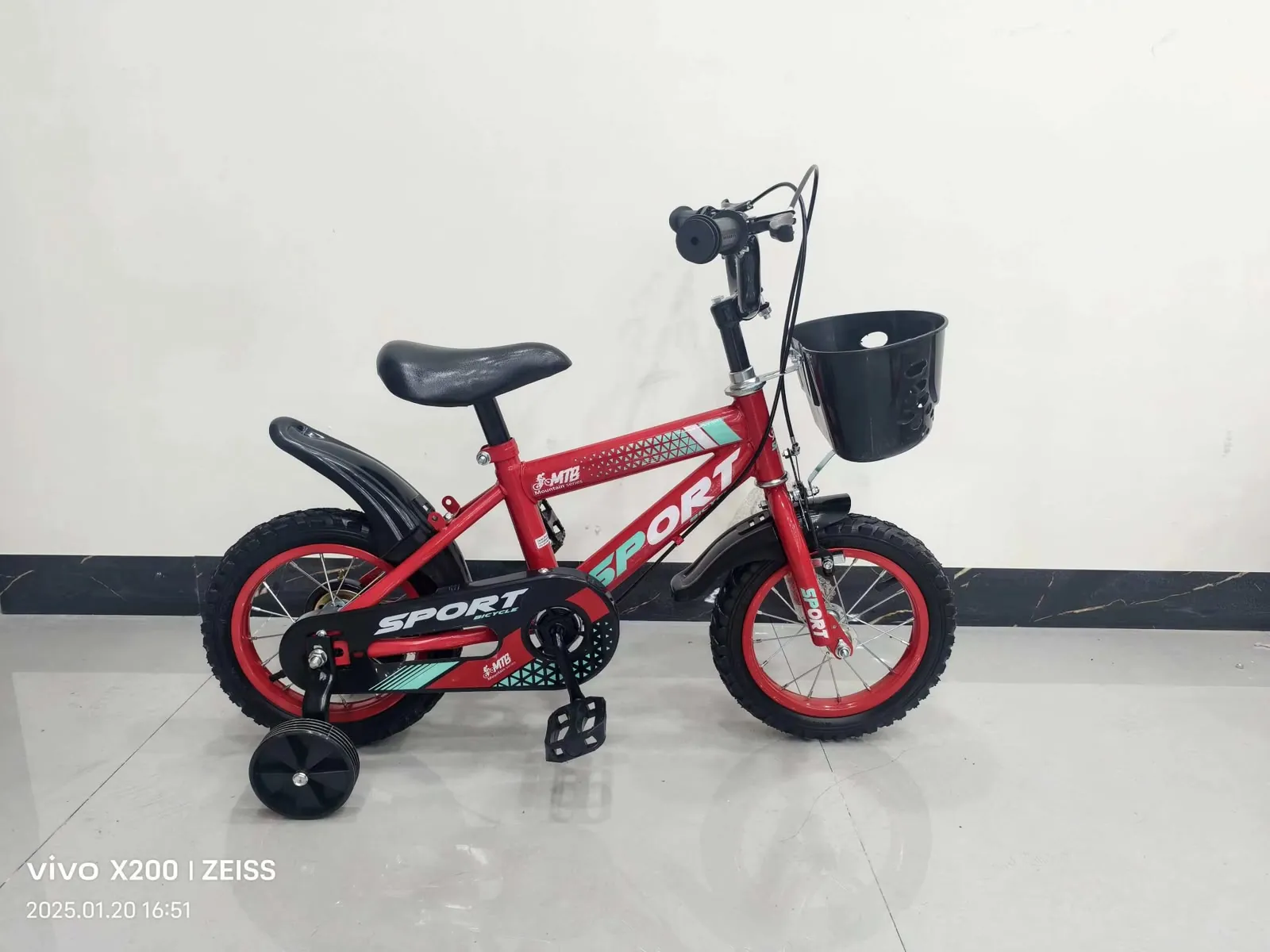Bicicleta infantil SPORT roja con rueditas